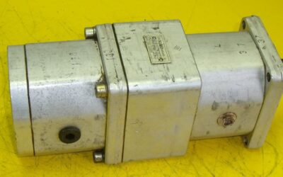 Alternative view of Doppelte Hydraulikpumpe von Orsta - C10-3L TGL10859