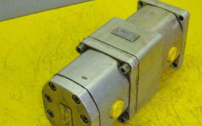 Alternative view of Doppelte Hydraulikpumpe von Orsta - C10-3L TGL10859