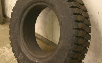 Vollgummi Reifen von Continental - 7.00-15 SC10