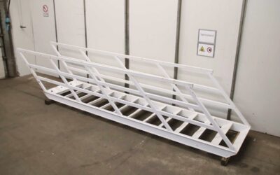 Stahltreppe von Stahl - 13-stufig  Höhe 2980 mm