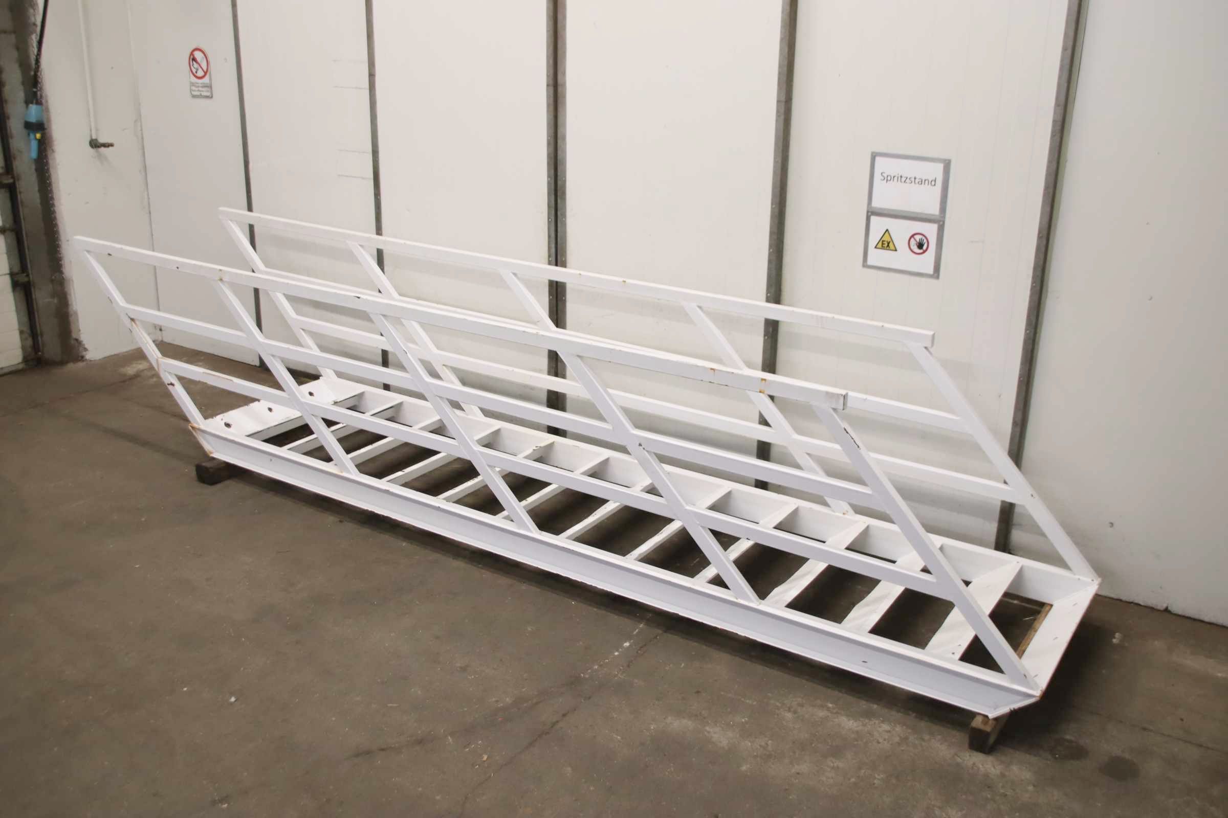 Stahltreppe von Stahl - 13-stufig Höhe 2980 mm