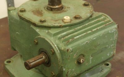 Alternative view of Winkelgetriebe von VEB - 10 V 7