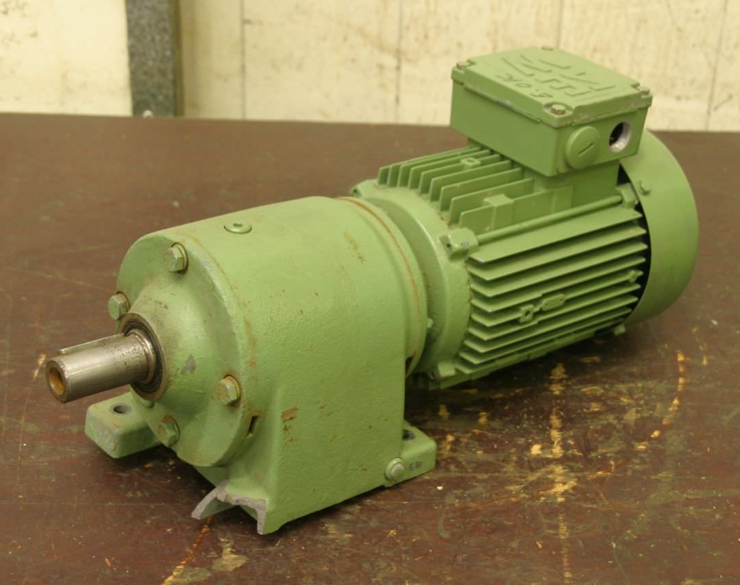 Getriebemotor 0,75 kW 165 U/min von SEW Eurodrive - R40DT80N4