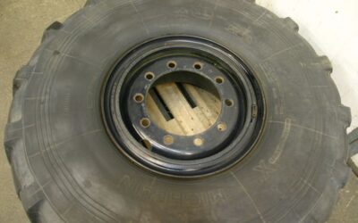 Alternative view of Reifen mit Felge von Michelin - 16.00R20