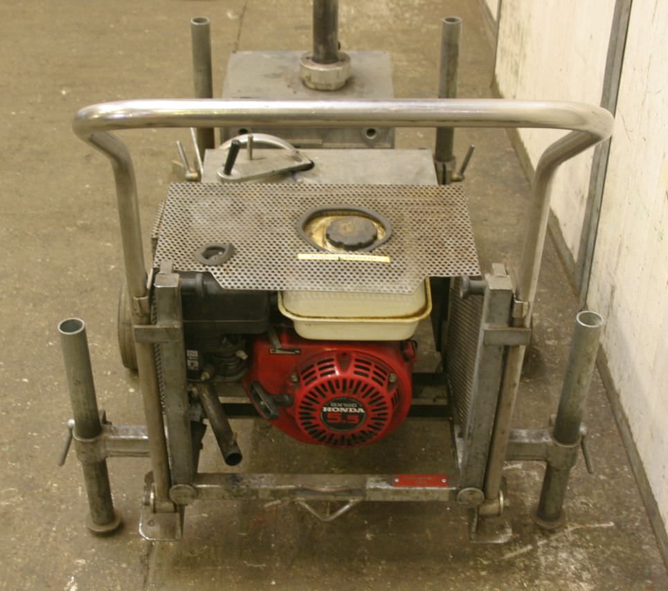 Getriebe mit Benzinmotor von ALLMECH - Hydrantenschlüssel – Bild 4