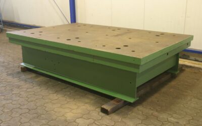 Aufspannplatte mit Bohrungen von unbekannt - 3012/2010/H710 mm