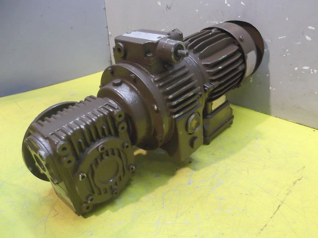 regelbarer Getriebemotor 0,55 kW 46-264 U/min von Lenze - 11.715.03.04