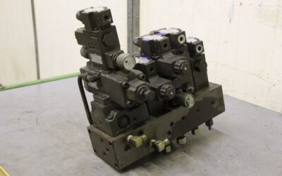 Steuerblock mit 6 Stück Wegeventilen von Yuken - MSW-01-X-30 FHCG-02