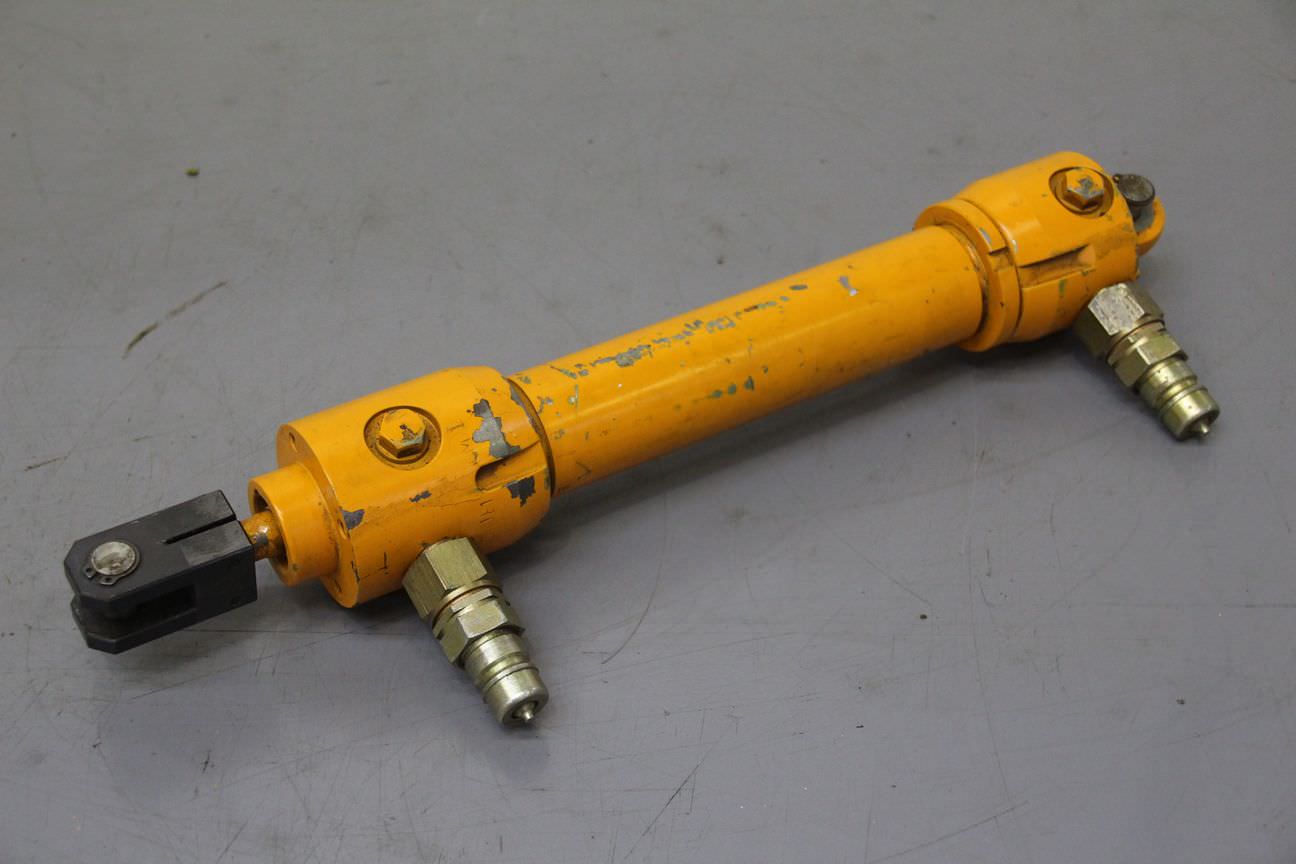 Hydraulikzylinder von unbekannt - Hub 200 mm