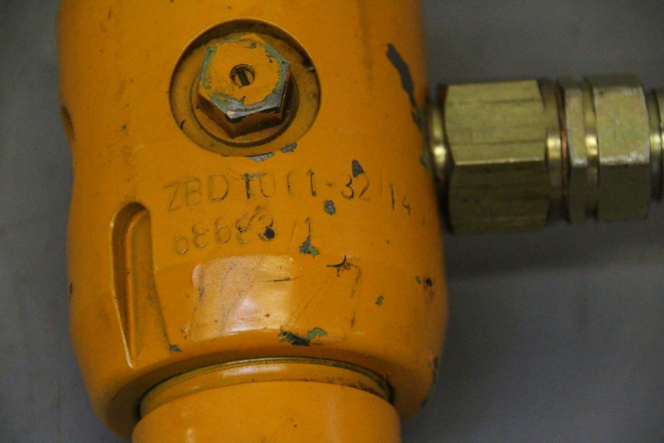 Hydraulikzylinder von unbekannt - Hub 200 mm – Bild 4