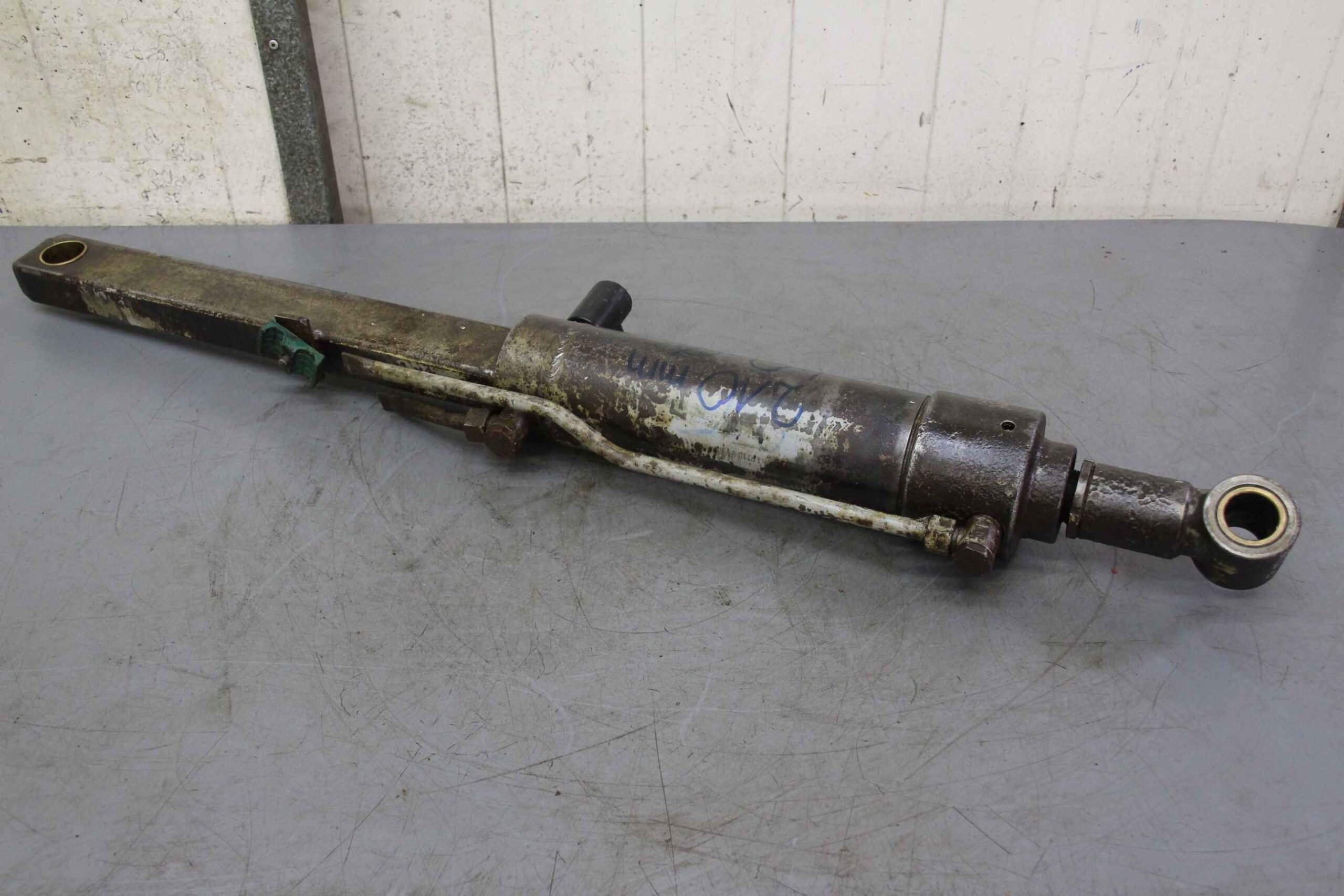 Hydraulikzylinder von unbekannt - Hub 210 mm