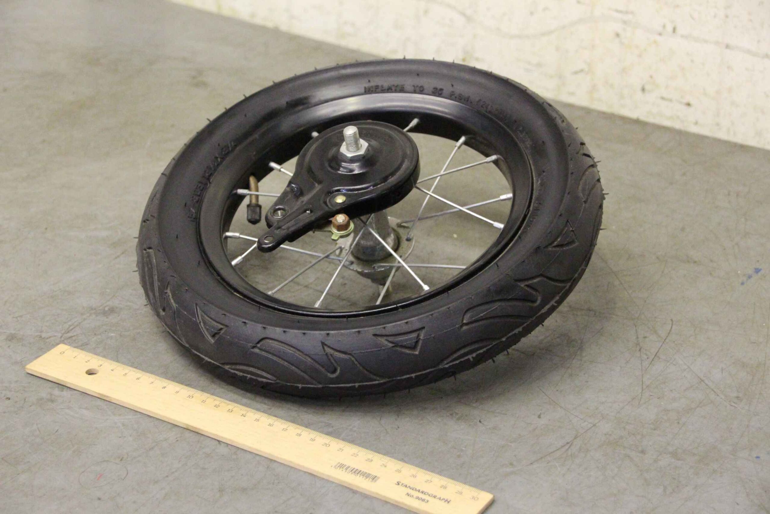 Komplettrad mit Bremse von Innova Apse - 12 1/2 x 2 1/4 (57-203)