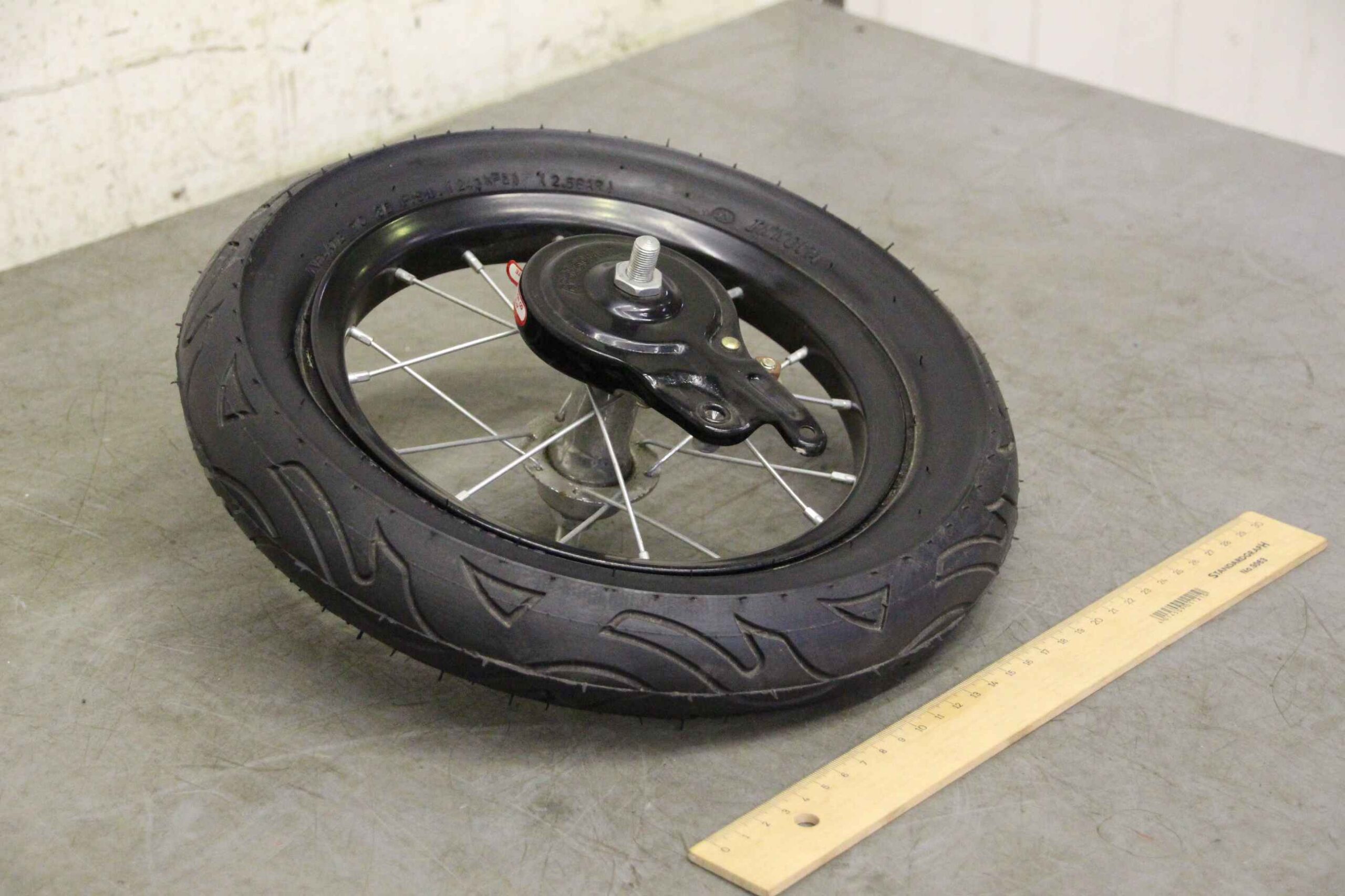 Komplettrad mit Bremse von Innova Apse - 12 1/2 x 2 1/4 (57-203) – Bild 2