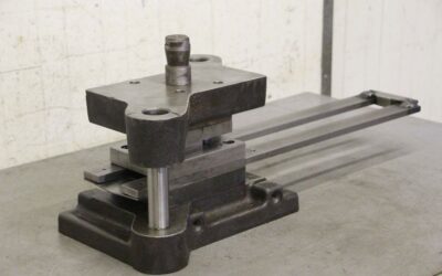 Alternative view of 2 Säulen Stanzwerkzeug von VEB Auer Werkzeugbau - A 125 x 250