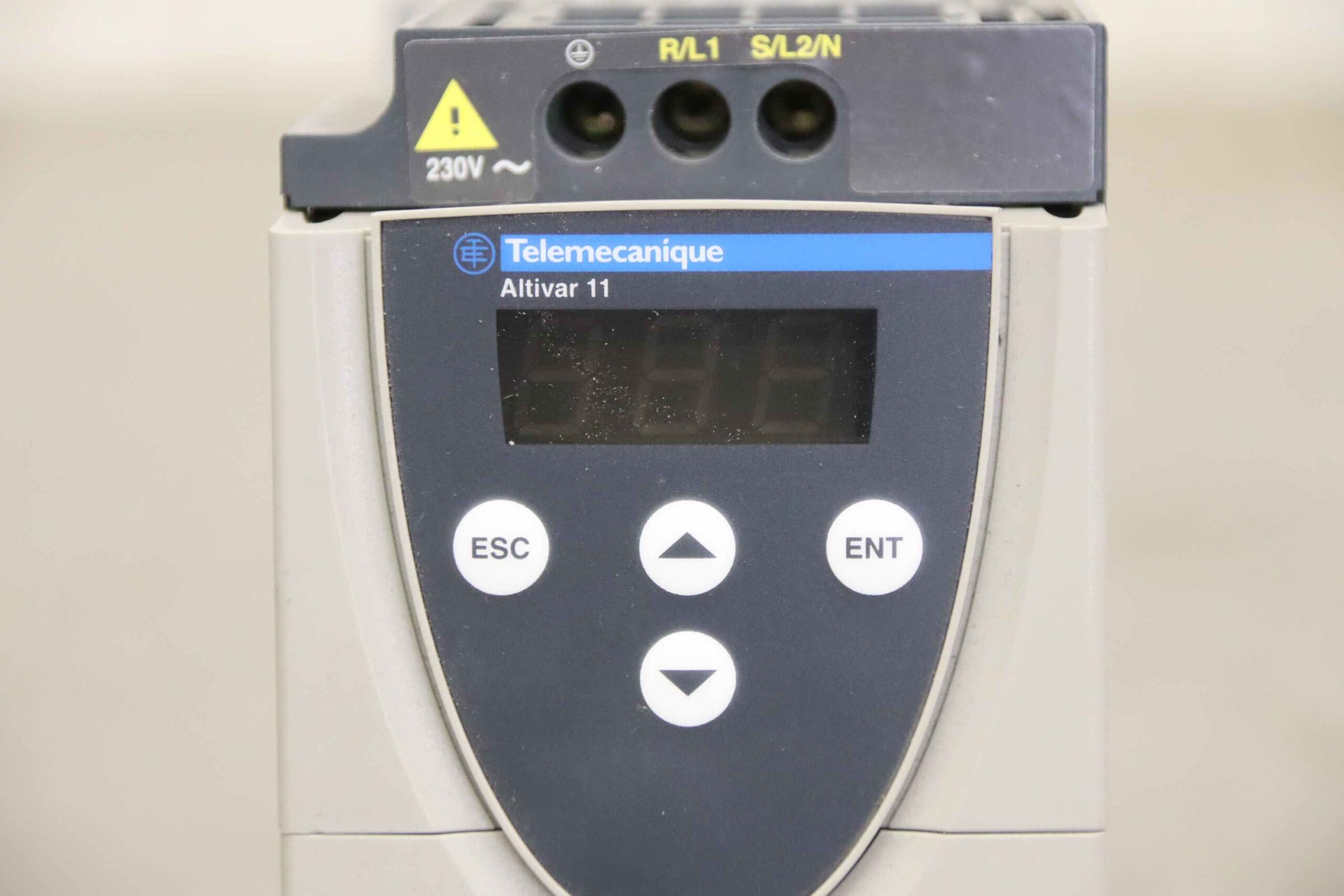 Frequenzumrichter 0,75 kW von Telemecanique - Altivar 11 ATV11HU18M2E – Bild 5