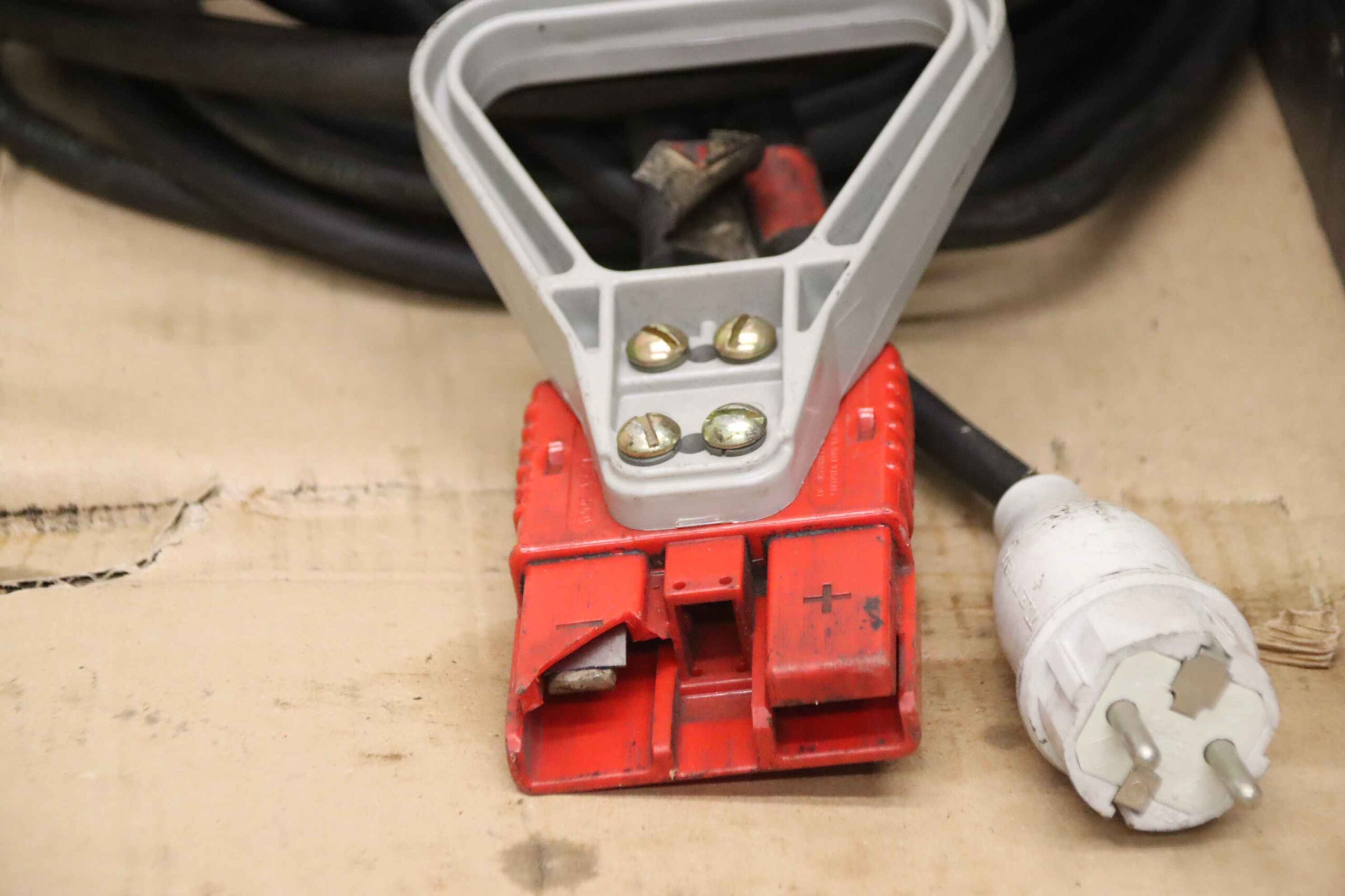 Ladegerät für Stapler 24 V/90 A von Benning - E220 G24/90 B-FB – Bild 10