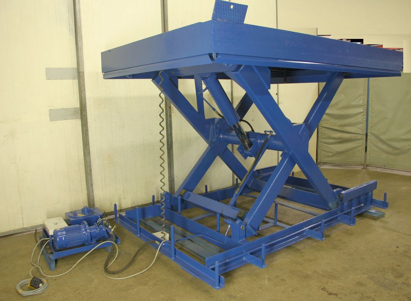 Scherenhubtisch 1000 kg von Lödige - 3000 x 2000 mm – Bild 2