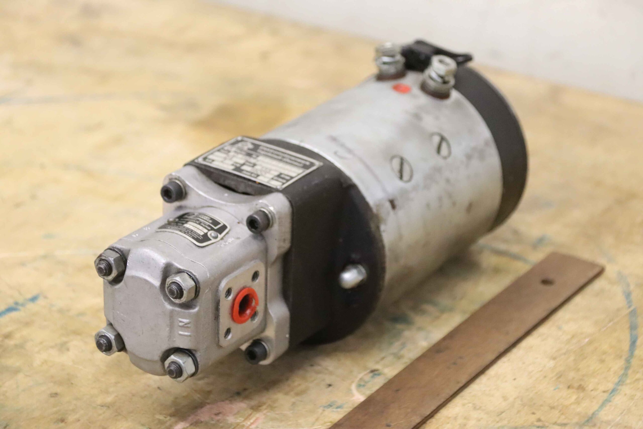 Hydraulikpumpe 24 V 2 kW von Plessey EMI - A096X D 112/2R-6/8