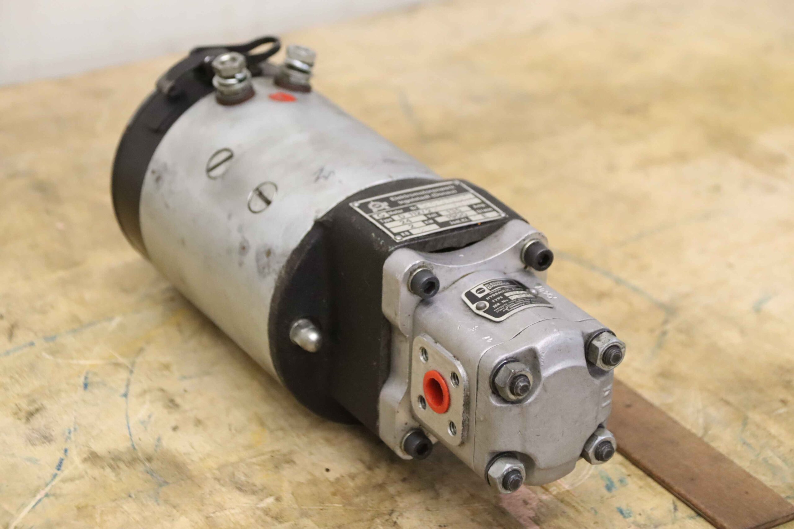 Hydraulikpumpe 24 V 2 kW von Plessey EMI - A096X D 112/2R-6/8 – Bild 2