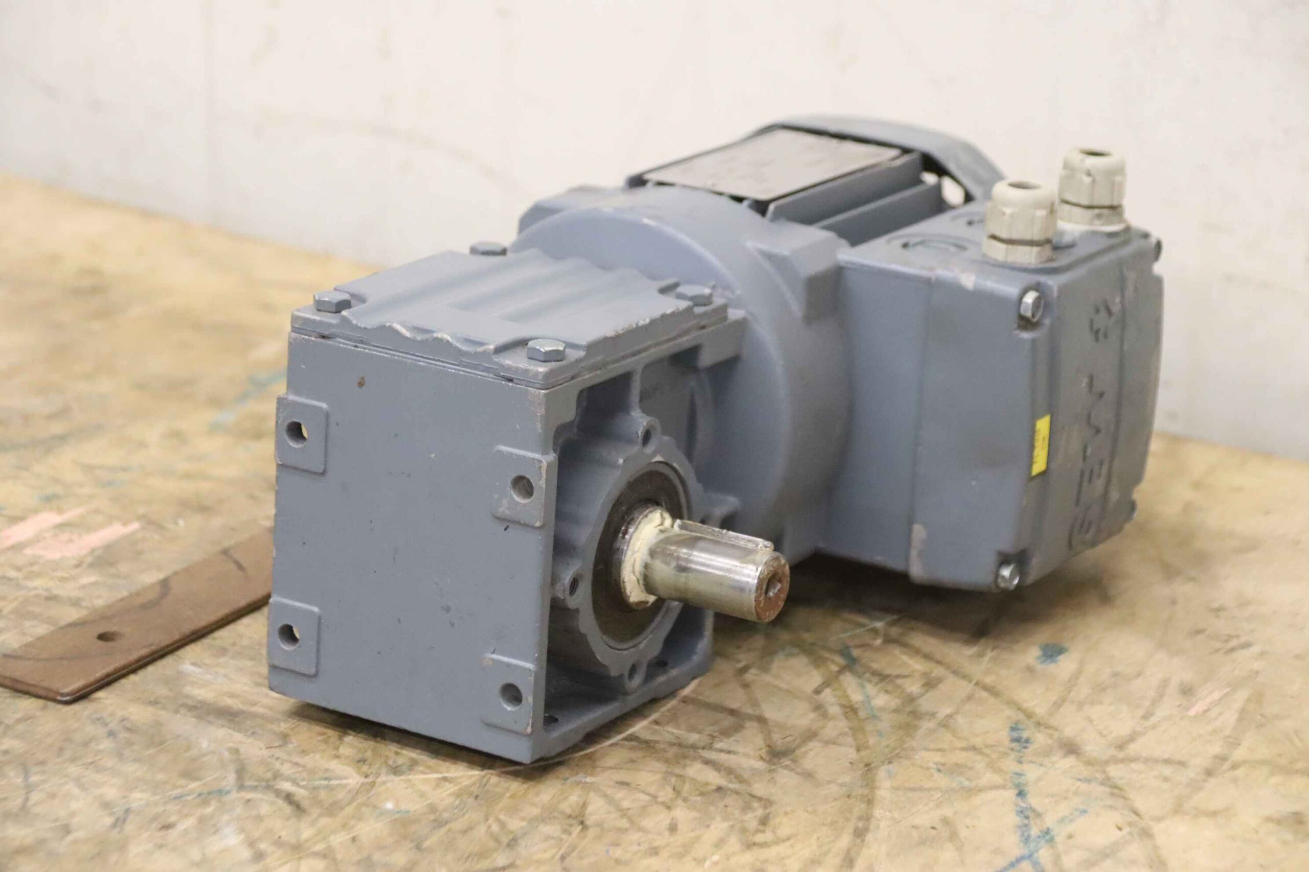 Getriebemotor 0,18 kW 28 U/min von SEW-Eurodrive - W20 DR63M4/TF/IS