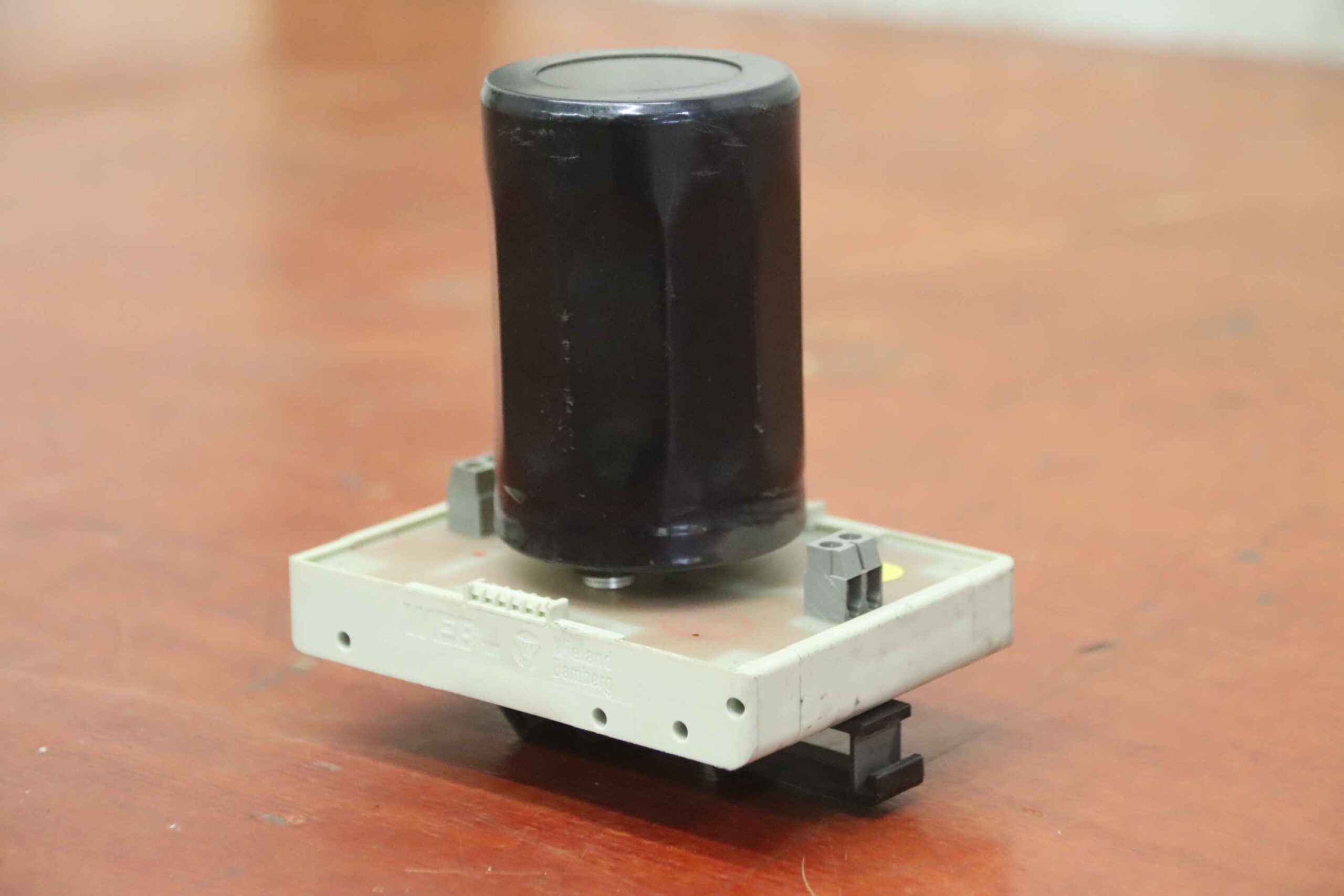 Kondensator von BHC WEB - 55/085/56 LL ALS20A 102 KD 250