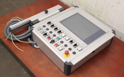 Bedienpult mit Industriemonitor von B&R - Power Panel 500  5PP5