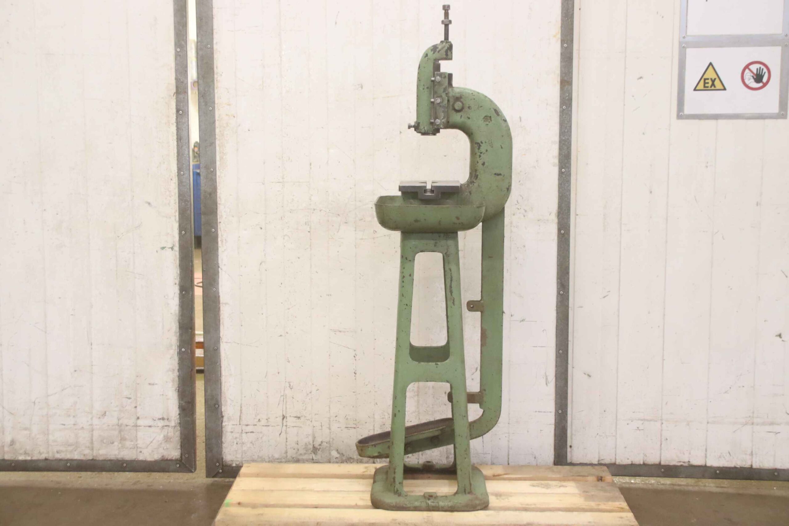 Kniehebelpresse mit Fußpedal von unbekannt - 460/400/H1450 mm – Bild 9