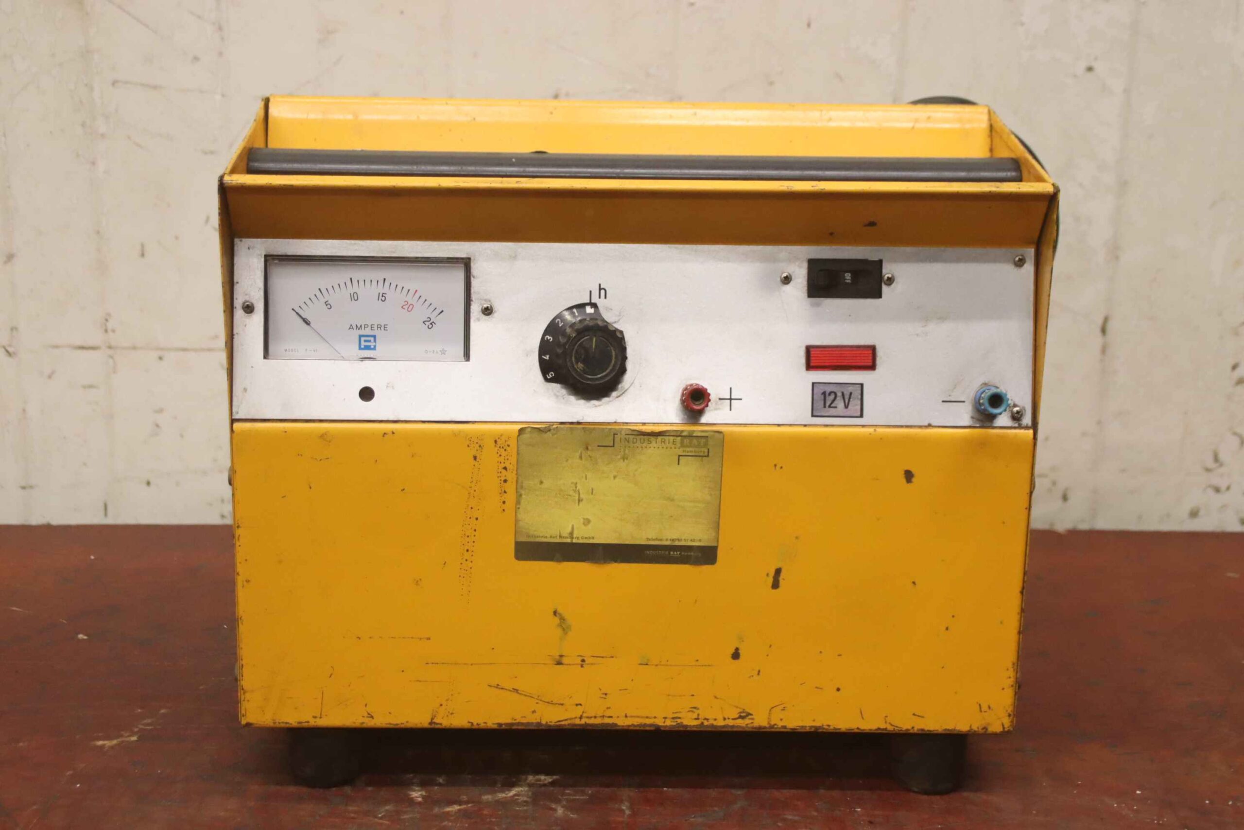 Ladegerät für Stapler 12 V/20 A von Jungheinrich - DLW 12/20 SN