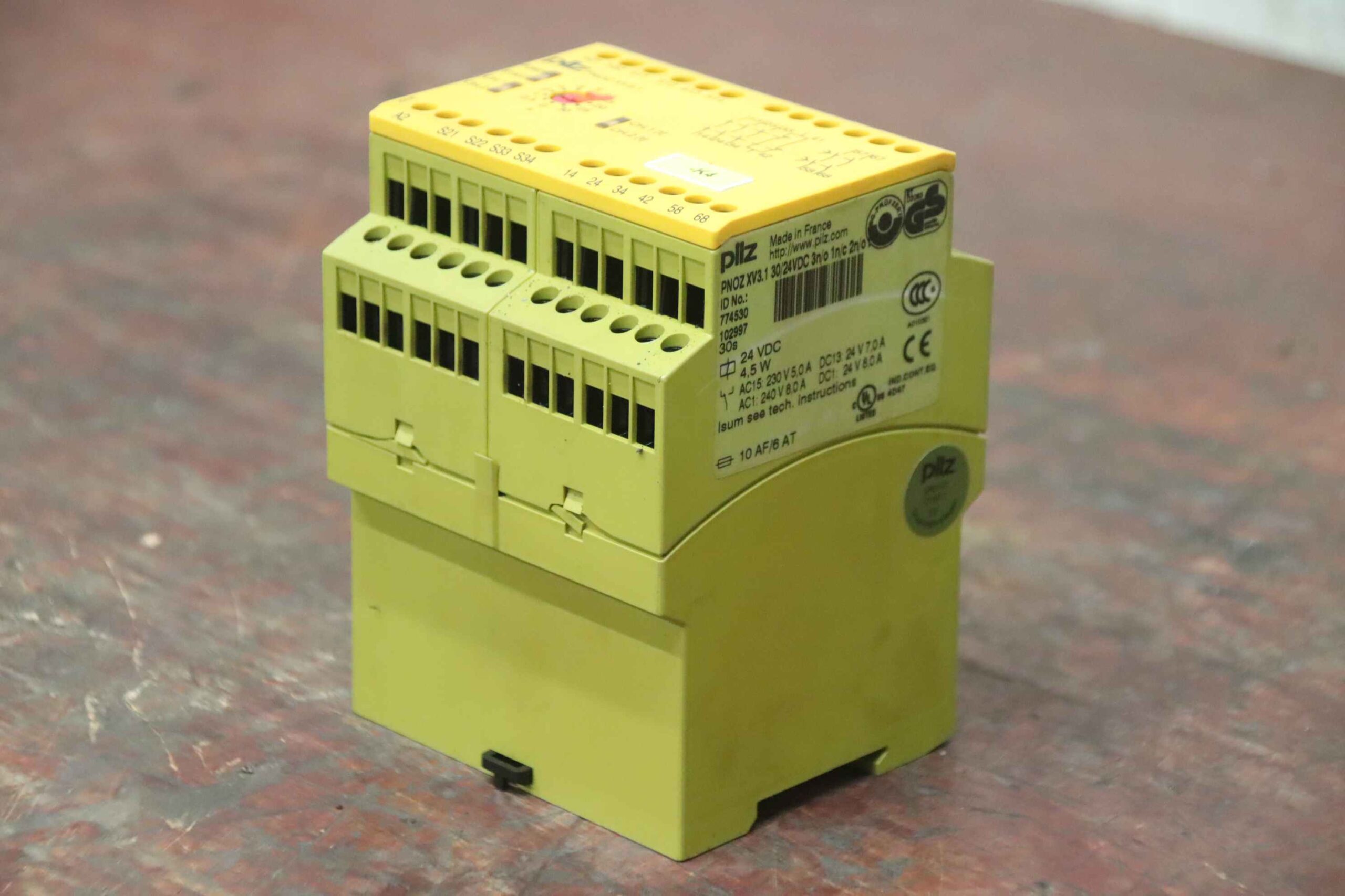 Sicherheitsrelais von pilz - PNOZ XV3.1 30/24VDC 3n/o 1n/c 2n/o1