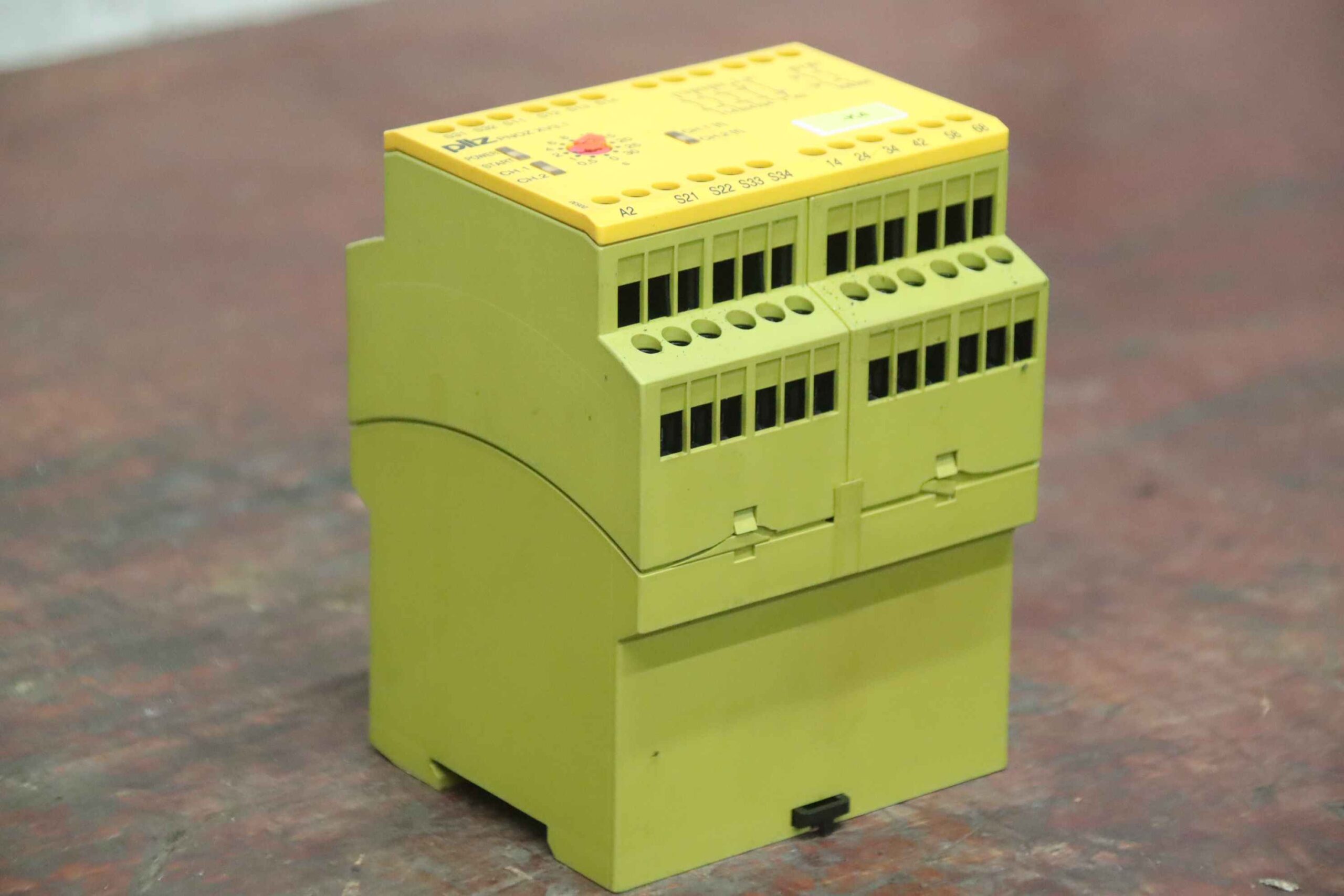 Sicherheitsrelais von pilz - PNOZ XV3.1 30/24VDC 3n/o 1n/c 2n/o1 – Bild 2