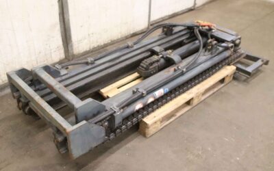 Alternative view of Staplermast von Linde - Triplexmast