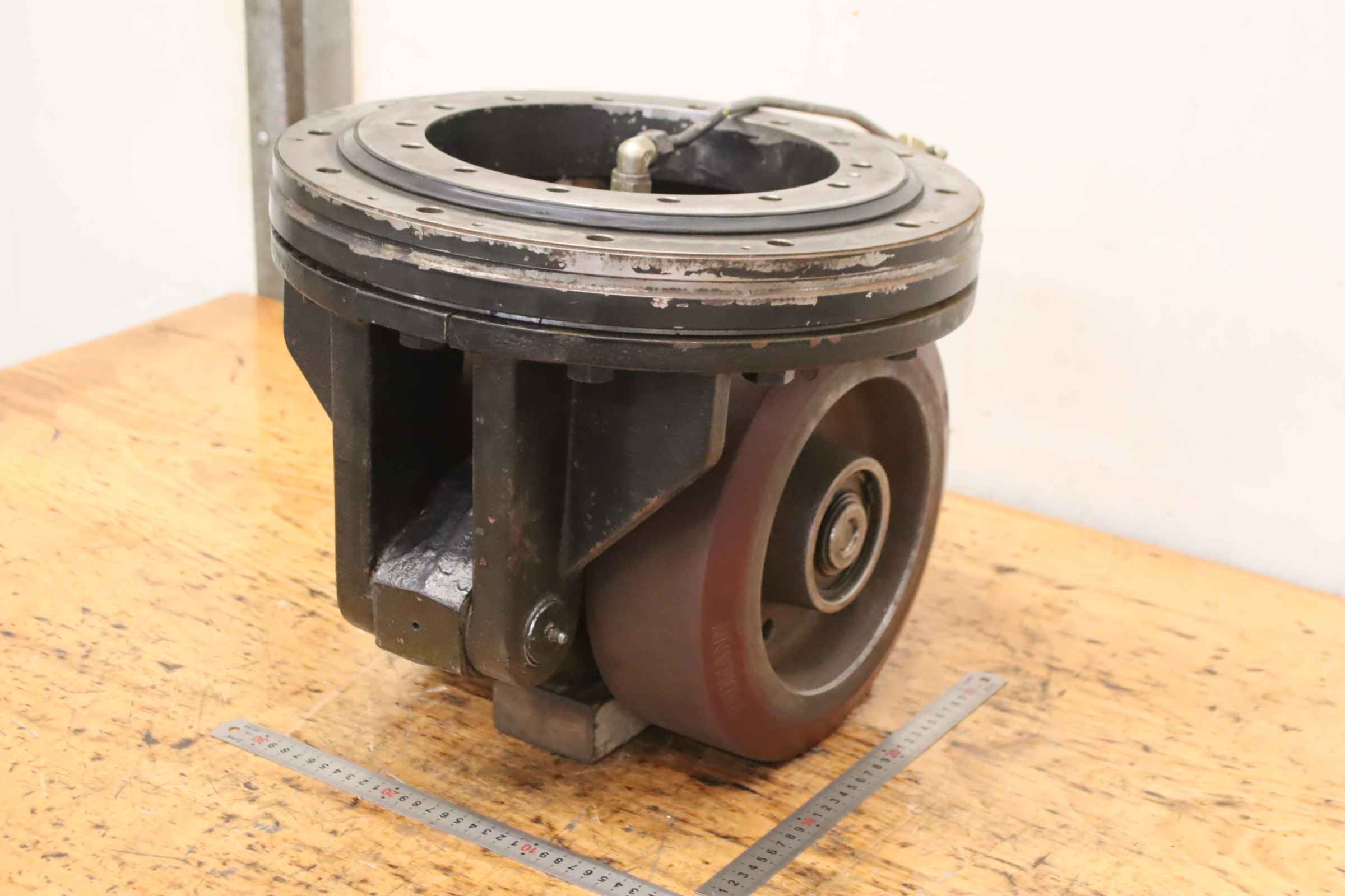 Fahrwerk von Baumann - Räder Ø 282