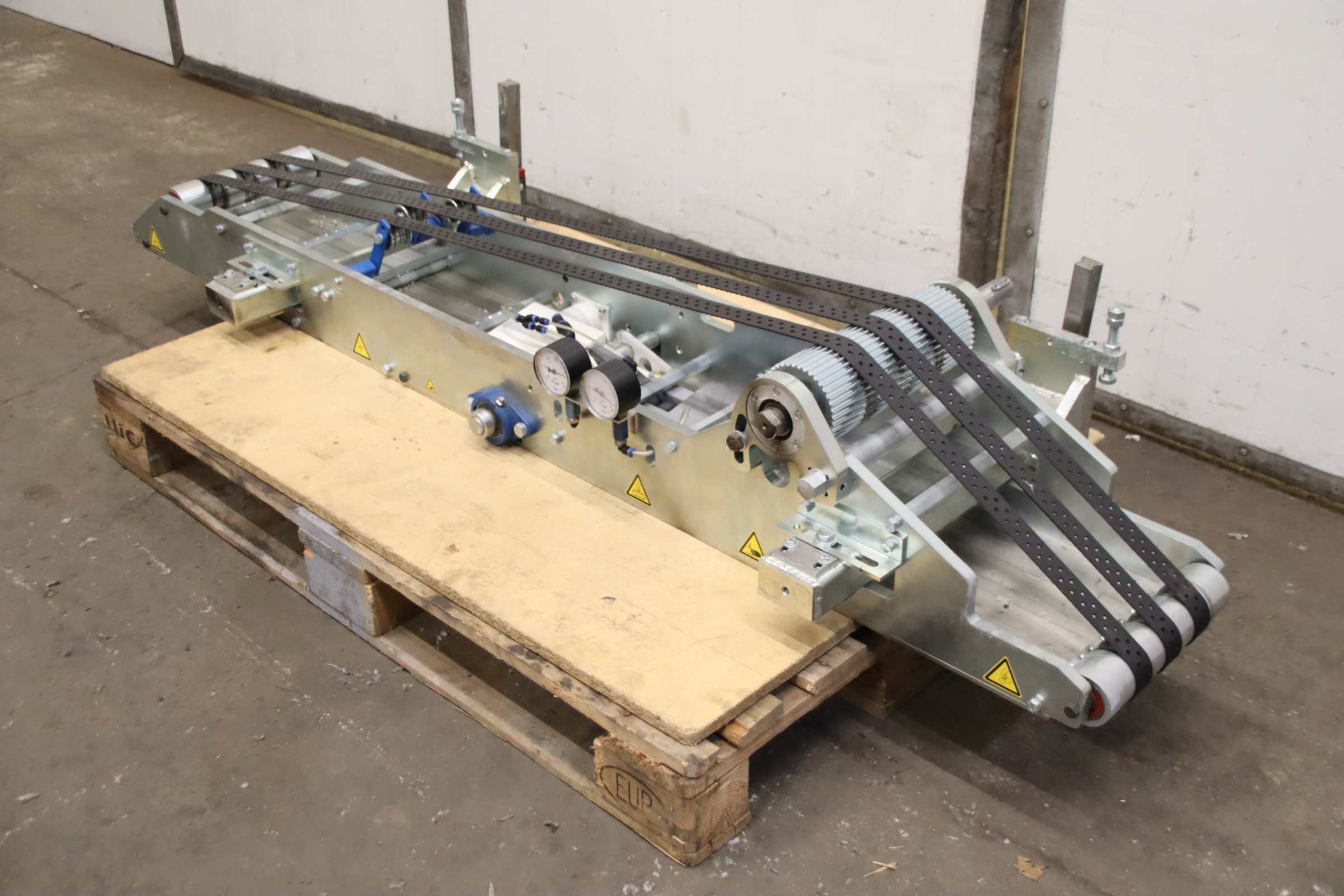 Förderband mit Vakuum-Teilfläche von unbekannt - Länge 1840 mm