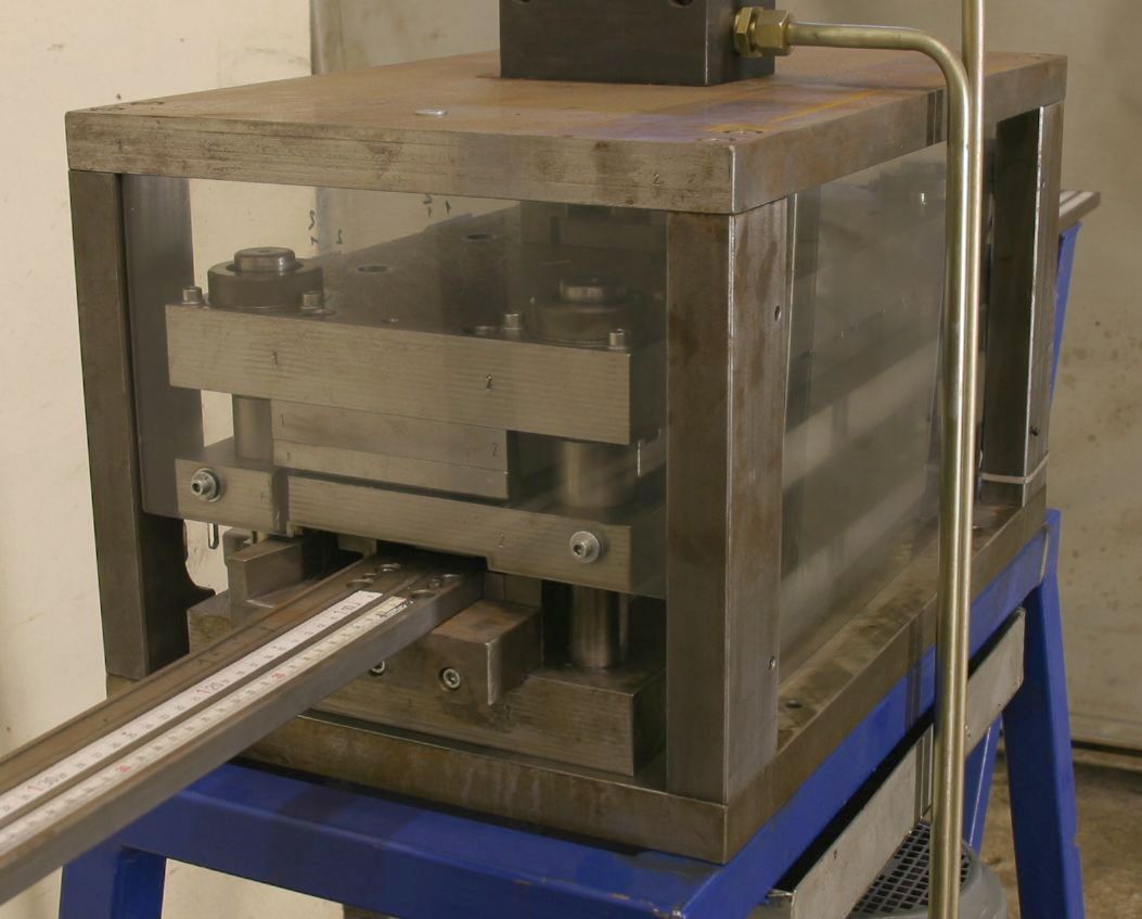 Hydraulikstanze von hm Werkzeugbau Bremen - Hub 20 mm – Bild 3