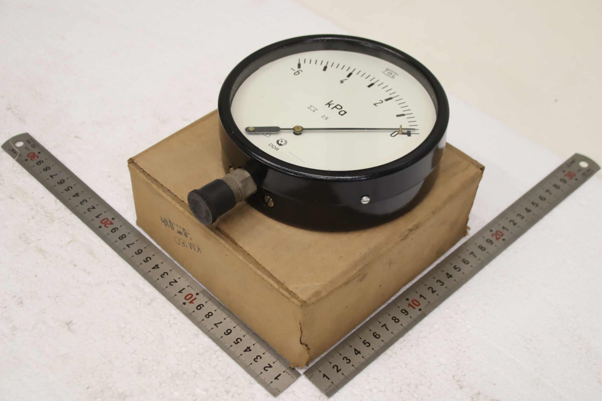 Manometer -0,06-0 bar / -6-0 kPa von TGL - KM 160