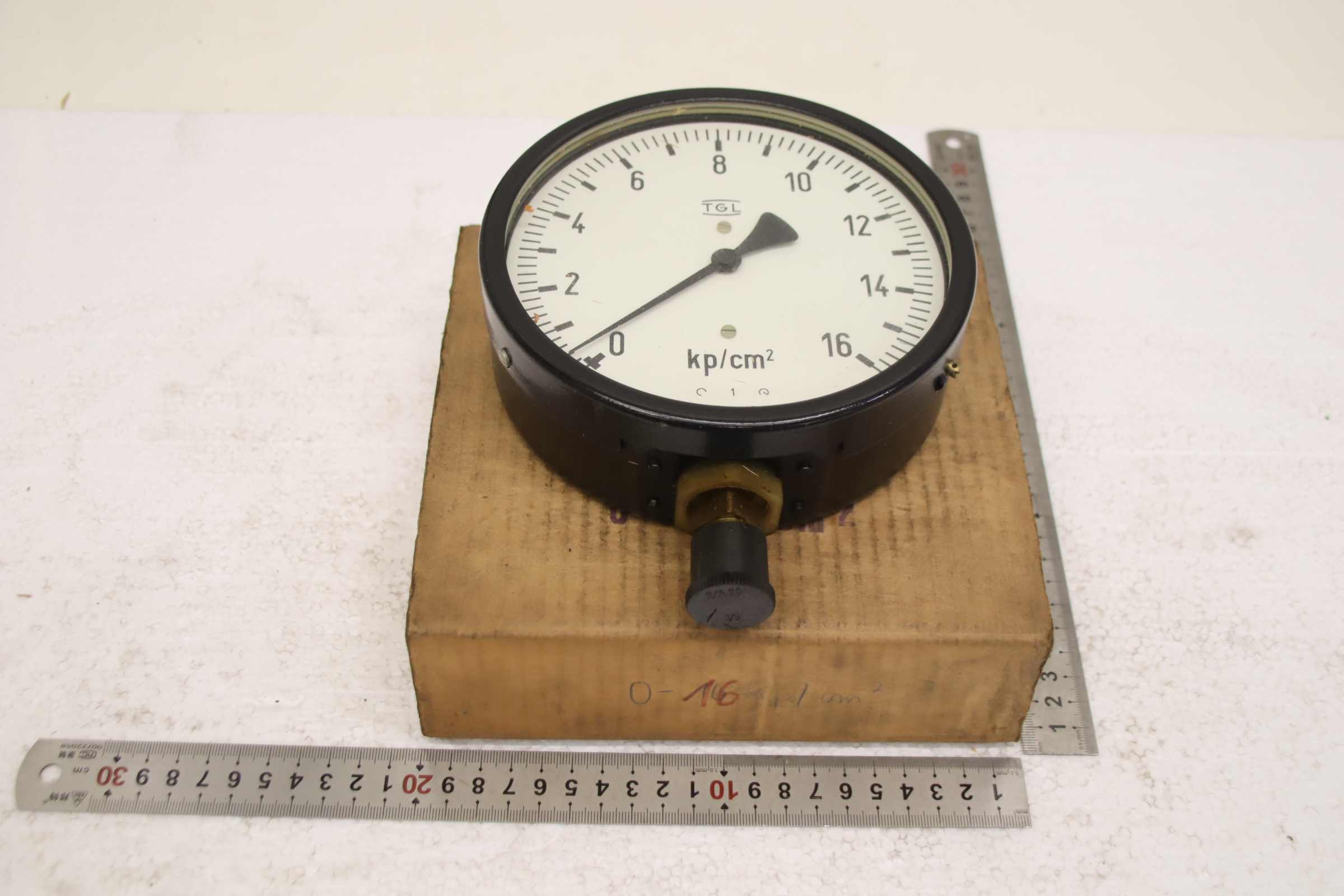 Manometer 0-16 bar / 0-16 kPa von TGL - 1/BM 20/2 160Ø 0-16 kPa – Bild 3