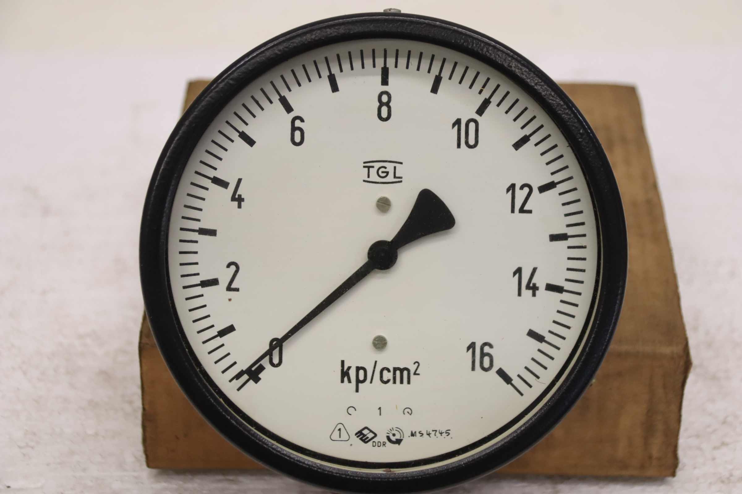 Manometer 0-16 bar / 0-16 kPa von TGL - 1/BM 20/2 160Ø 0-16 kPa – Bild 4