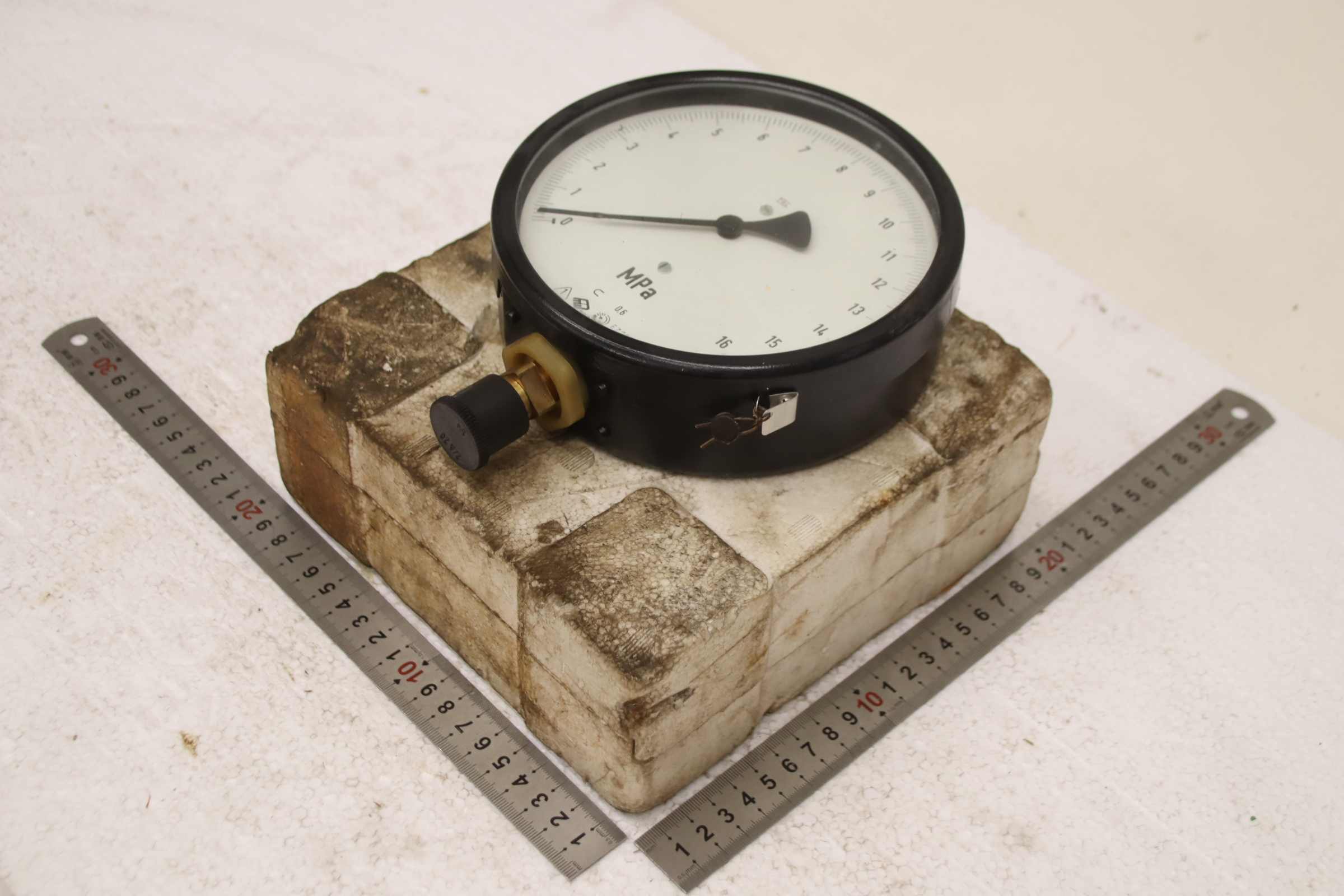 Manometer 0-160 bar / 0-16 MPa von TGL - Ø 160 mm 0-16 MPa