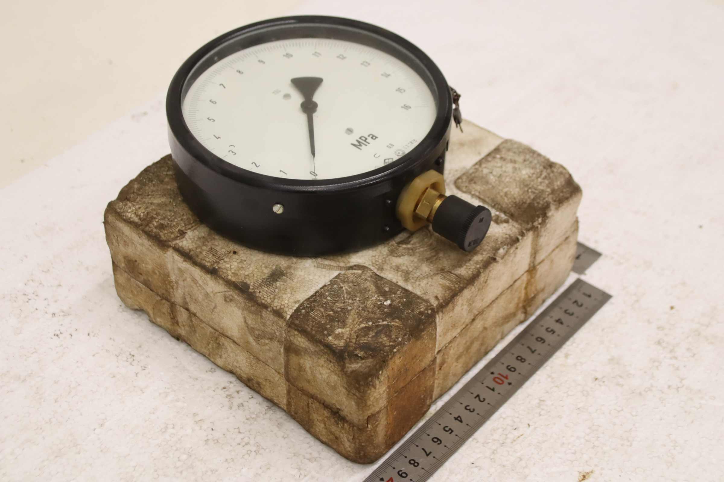 Manometer 0-160 bar / 0-16 MPa von TGL - Ø 160 mm 0-16 MPa – Bild 2