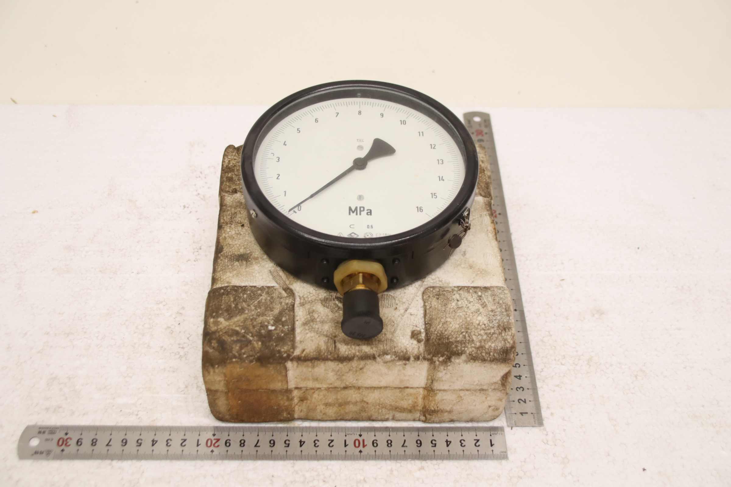 Manometer 0-160 bar / 0-16 MPa von TGL - Ø 160 mm 0-16 MPa – Bild 3