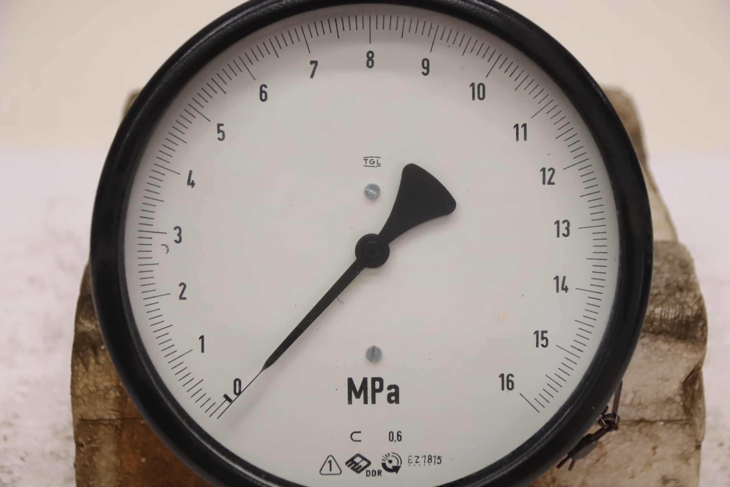 Manometer 0-160 bar / 0-16 MPa von TGL - Ø 160 mm 0-16 MPa – Bild 4