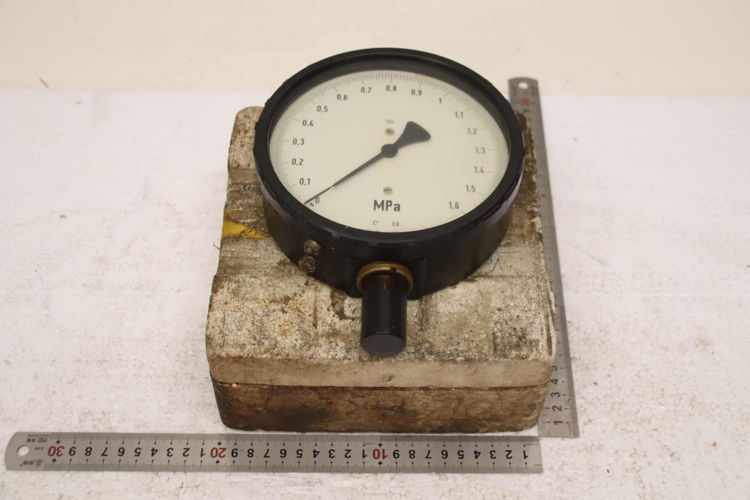 Manometer 0-16 bar / 0-1,6 MPa von TGL - Ø 160 mm 0-1,6 MPa – Bild 3