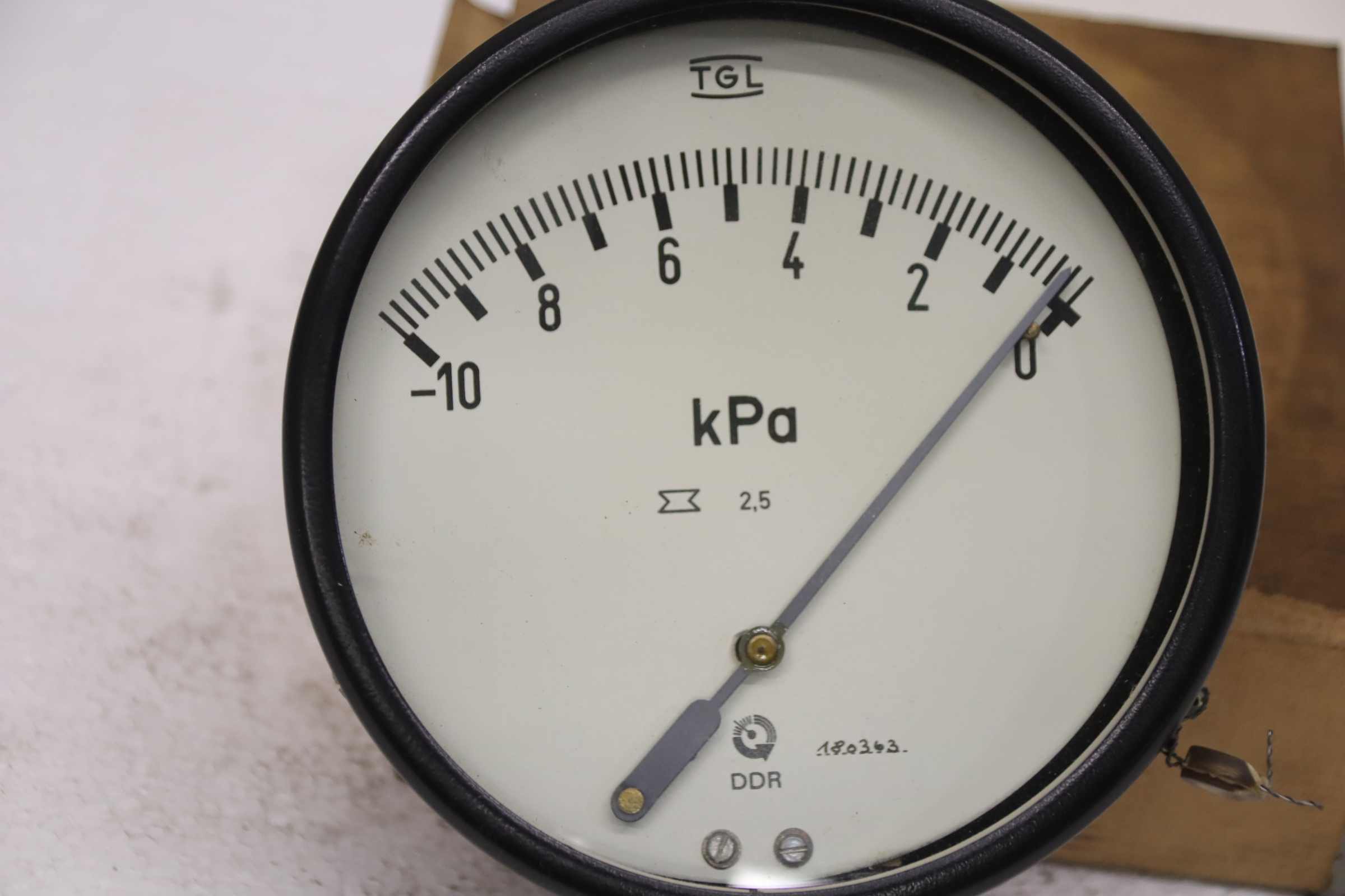 Manometer -0,1-0 bar / -10-0 kPa von TGL - KM-Wetter 160 – Bild 4