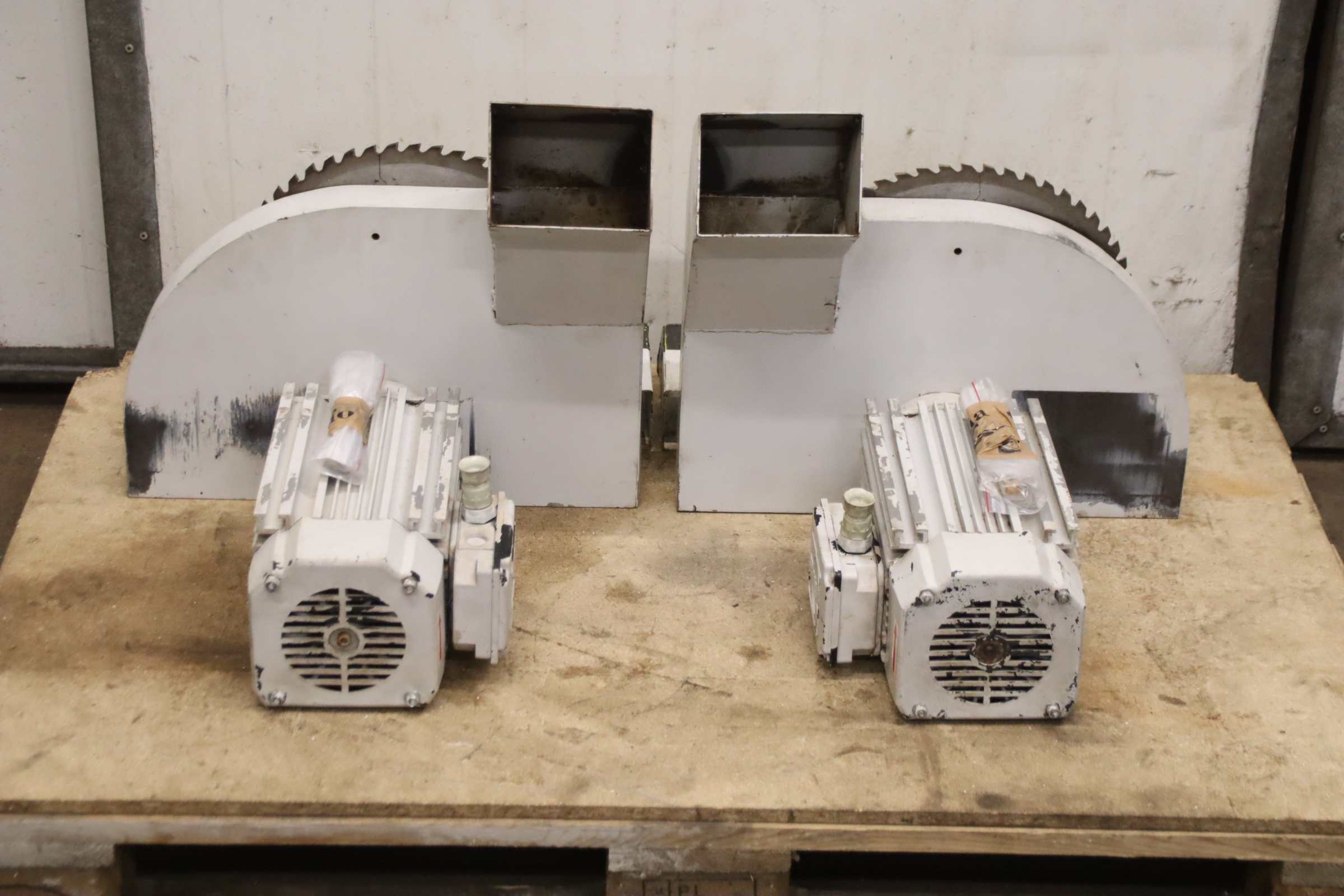 Sägeeinheit aus Fensterfertigungsanlage 2 Stück von Gubisch Fimec - DST H Sägeblatt Ø 345 mm H80SB25EF