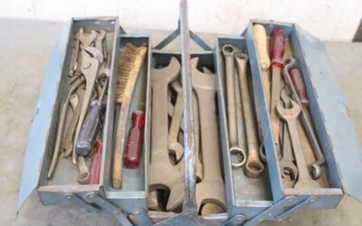 Werkzeugkiste mit Werkzeug von unbekannt - funkenfreies Werkzeug