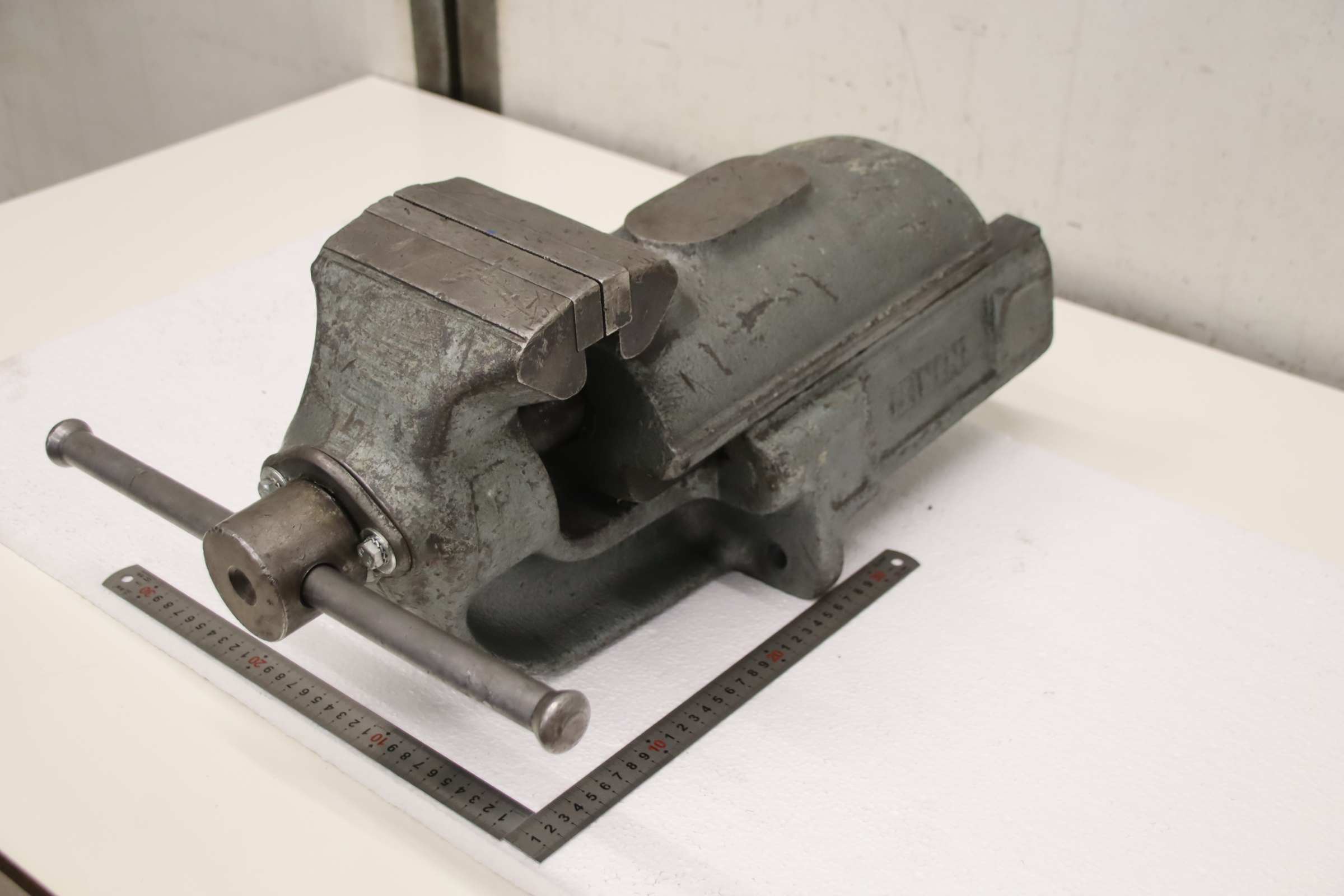Bankschraubstock 150 mm von LEINEN - Spannweite 315 mm