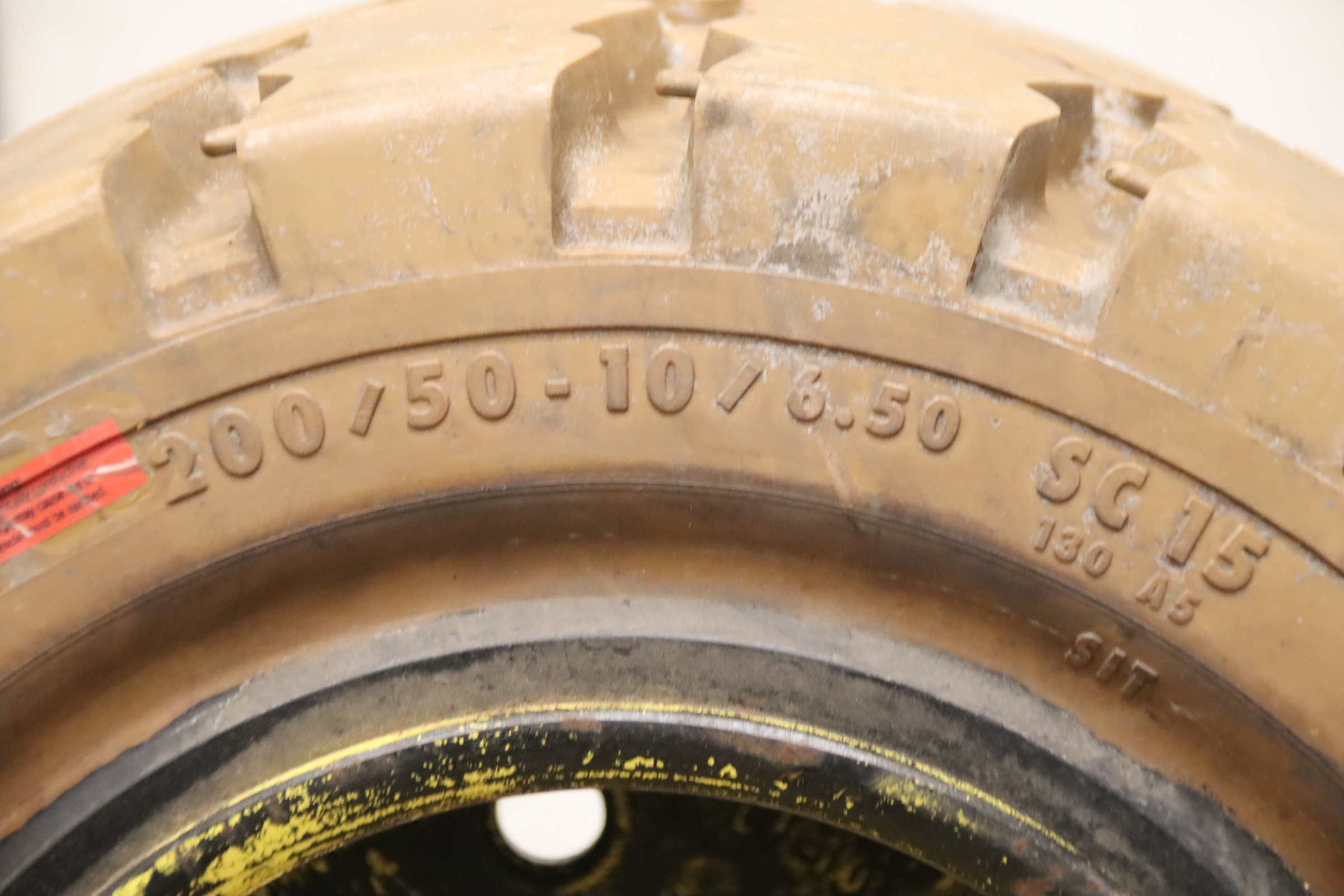 Vollgummi Reifen abriebfest 2 Stück von Continental - 200/50-10/ 6.50 SC 15 RIM 6.50 F-10 – Bild 5