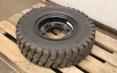 Reifen mit Felge von Yokohama - Super Lug 520  7.00-12   12PR14