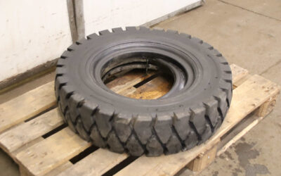 Alternative view of Reifen mit Schlauch von Bridgestone - J-Lug 7.50-15