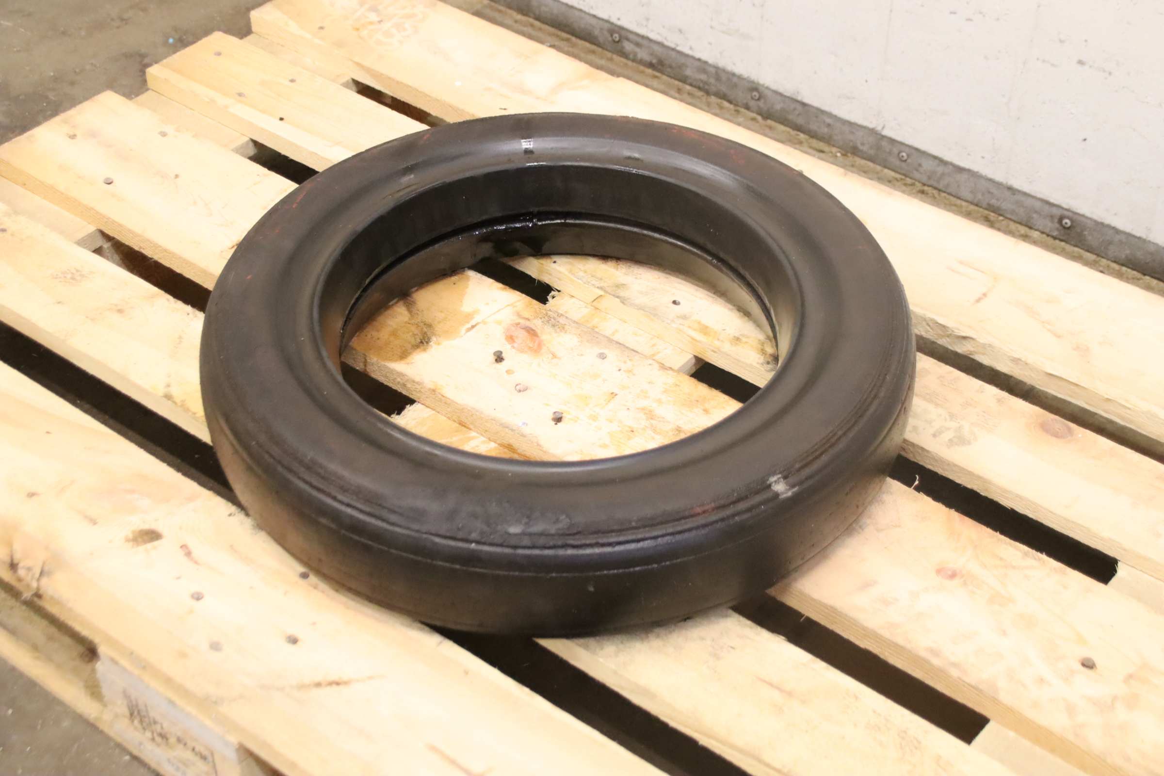 Vollgummi Reifen von unbekannt - Ø 550 x 110 mm